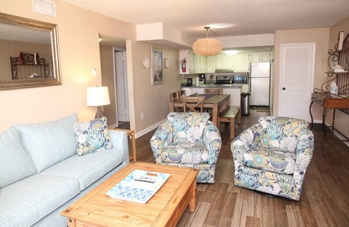 Crescent Beach Condominio | Most Beautiful Area of the Beach!! Tradewinds Unit 81