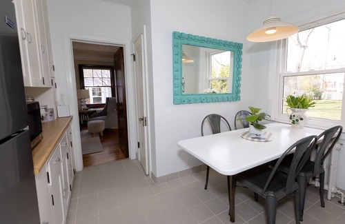Burns Park Casa | Most desired neighborhood in Ann Arbor Sleeps 8. 4 bedrooms. 2 bathrooms