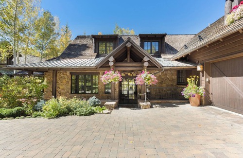 Edwards Casa | Most luxurious home in Arrowhead. True Ski In/Ski Out