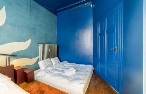 Jezyce Apartamento | Most Teatralny Artistic Apartment by BookingHost
