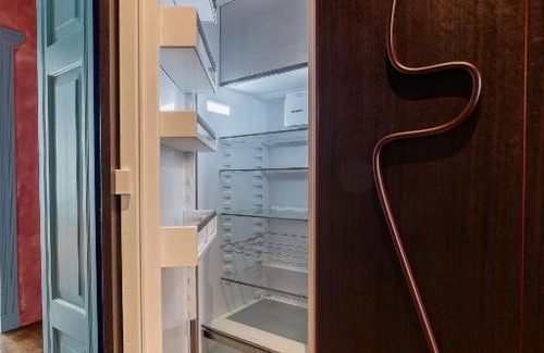 Jezyce Apartamento | Most Teatralny Artistic Apartment by BookingHost