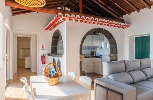 Ponta Delgada Casa | Mosteiros Natural Pool House