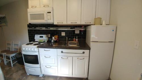 Sturgeon Bay Hotel | Motel 57