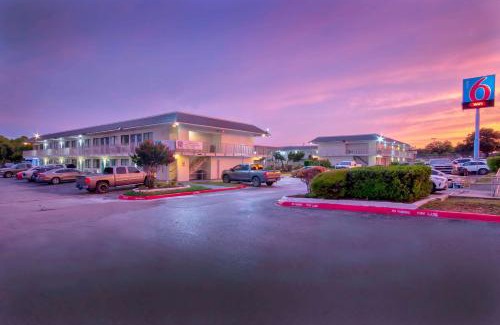 North Lamar Hotel | Motel 6-Austin, TX - North