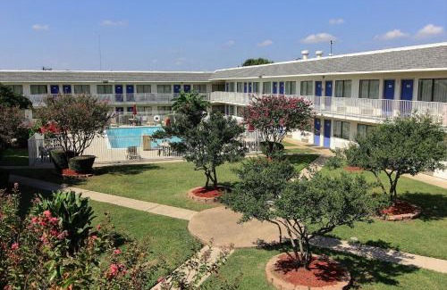 North Lamar Hotel | Motel 6-Austin, TX - North