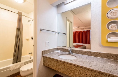 Homewood Hotel | Motel 6 Birmingham, AL