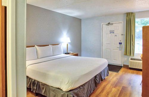Williamsville Hotel | Motel 6-Buffalo, NY - Airport - Williamsville