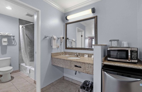 Olde Carlsbad Hotel | Motel 6 Carlsbad, CA - North