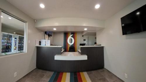 Conroe Hotel | Motel 6-Conroe, TX