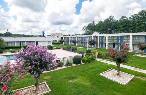 Conyers Hotel | Motel 6-Conyers, GA