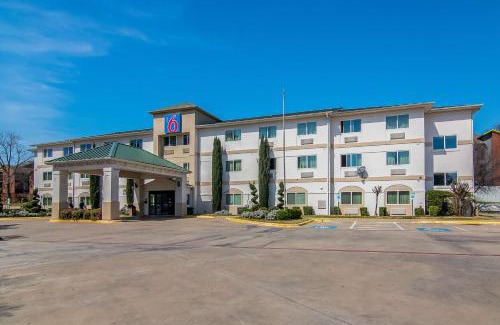 Park Central Hotel | Motel 6-Dallas, TX - North - Richardson