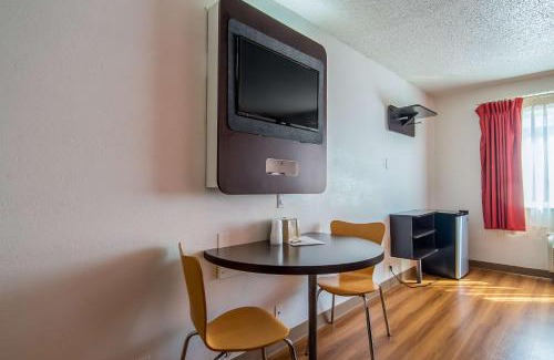 Park Central Hotel | Motel 6-Dallas, TX - North - Richardson