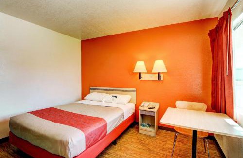 Dupont Hotel | Motel 6-Denver, CO - Airport