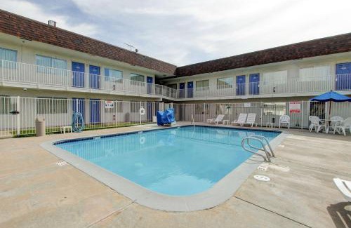 Dupont Hotel | Motel 6-Denver, CO - Airport