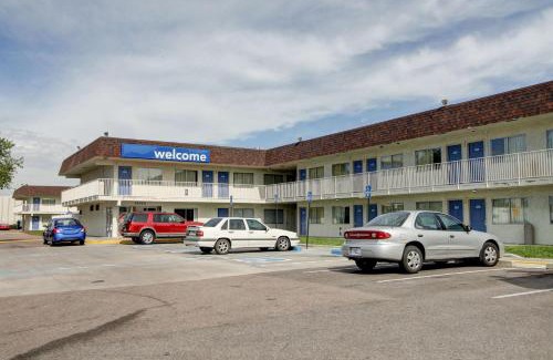 Dupont Hotel | Motel 6-Denver, CO - Airport