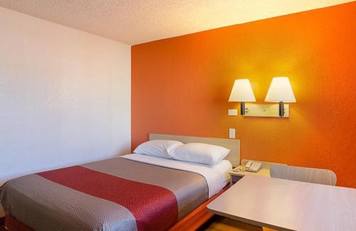 Regis Hotel | Motel 6- Denver, CO Downtown