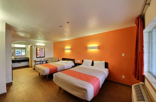 Edinburg Hotel | Motel 6 Edinburg, TX