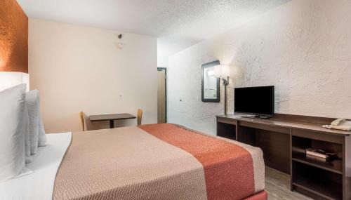 Elk Grove Village Hotel | Motel 6-Elk Grove Village, IL