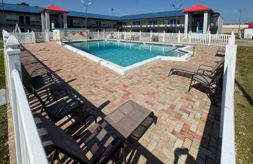 Englewood South Hotel | Motel 6 Englewood, FL