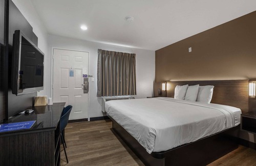 Central Escondido Hotel | Motel 6 Escondido, CA