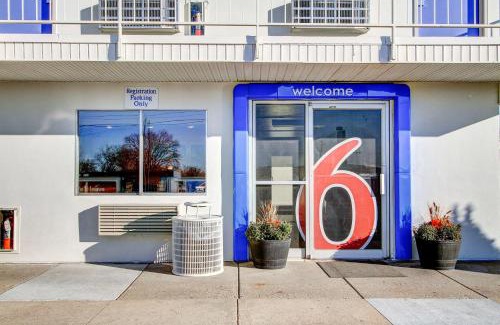 Green Bay Hotel | Motel 6-Green Bay, WI