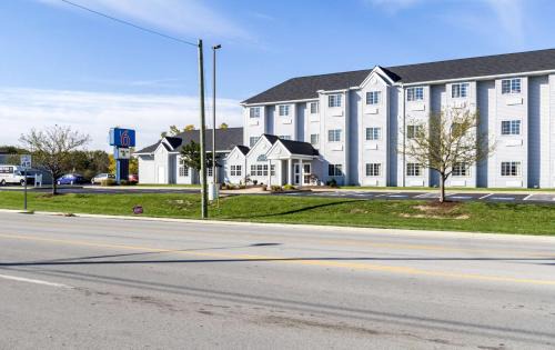Huron Hotel | Motel 6-Huron, OH - Sandusky