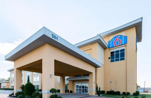 Joshua Hotel | Motel 6-Joshua, TX