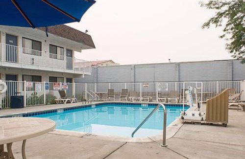 Kalispell Hotel | Motel 6-Kalispell, MT