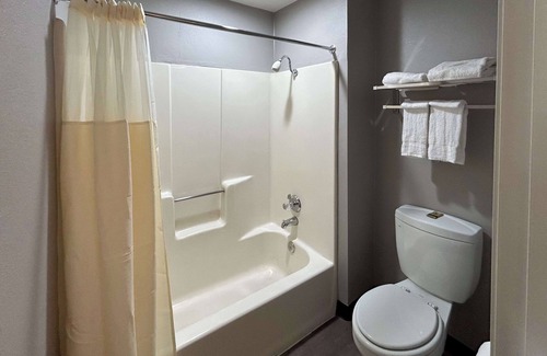 Lake Elsinore Hotel | Motel 6 Lake Elsinore, CA