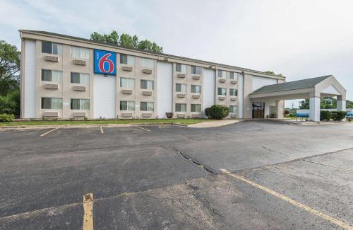 Lawrence Hotel | Motel 6-Lawrence, KS