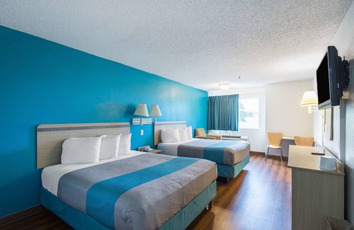 Lawrence Hotel | Motel 6 Lawrence, KS