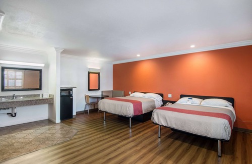 Lomita Hotel | Motel 6 Lomita, CA