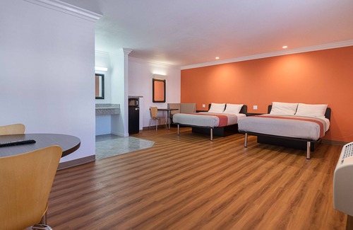 Lomita Hotel | Motel 6 Lomita, CA