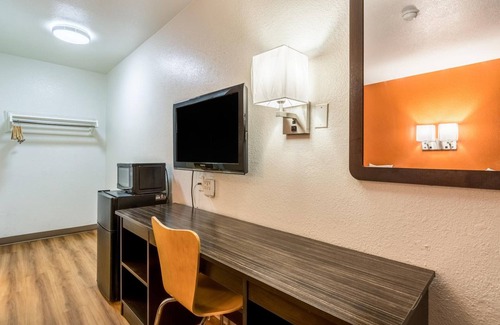 Lumberton Hotel | Motel 6 Lumberton, NC