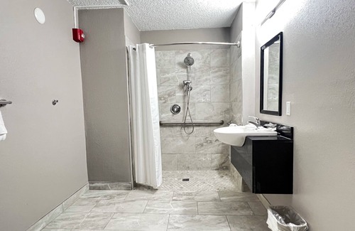 Middleburg Heights Hotel | Motel 6 Middleburg Heights, OH - Cleveland