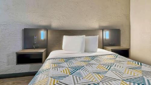 Glendale Hotel | Motel 6-Milwaukee, WI - Glendale
