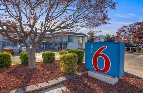 Napa Hotel | Motel 6 Napa, CA