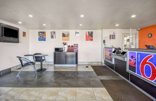 North Ridgeville Hotel | Motel 6 North Ridgeville, OH - Cleveland Intl Airport - N Ridgeville