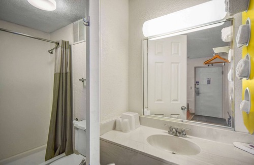 North Ridgeville Hotel | Motel 6 North Ridgeville, OH - Cleveland Intl Airport - N Ridgeville