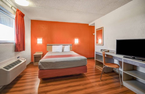 North Ridgeville Hotel | Motel 6 North Ridgeville, OH - Cleveland Intl Airport - N Ridgeville