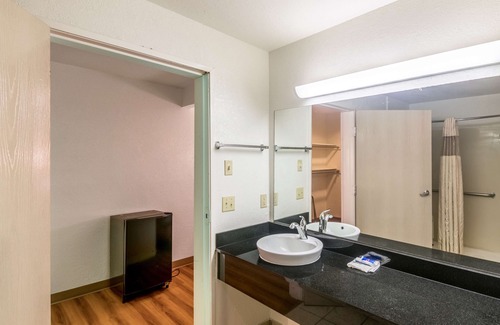 Central Oklahoma City Hotel | Motel 6 Oklahoma City, OK