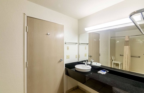 Central Oklahoma City Hotel | Motel 6 Oklahoma City, OK