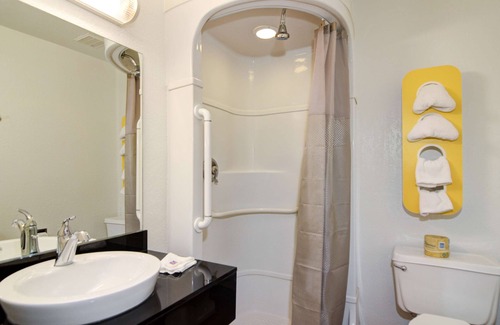 Palm Springs Hotel | Motel 6 Palm Springs, CA - East - Palm Canyon
