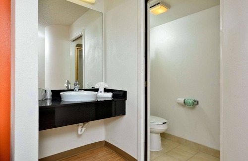 Plano Hotel | Motel 6 Plano, TX - West - Frisco