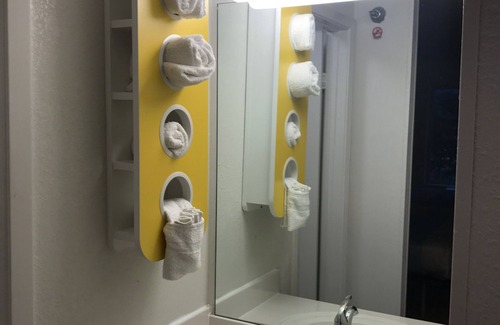 Northeast Raleigh Hotel | Motel 6 Raleigh, NC - North