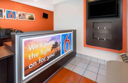 North State Hotel | Motel 6-Santa Barbara, CA - State Street
