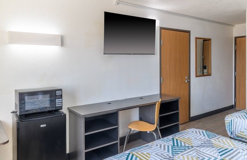 Sedalia Hotel | Motel 6 Sedalia, MO
