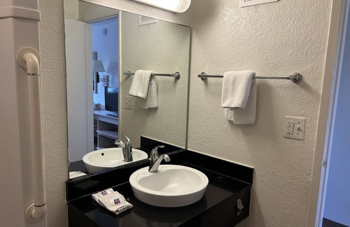 Southwest Anaheim Hotel | Motel 6 Stanton, CA