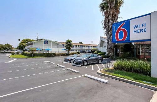 Snail Hotel | Motel 6-Sunnyvale, CA - South