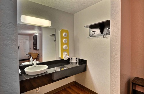Tewksbury Hotel | Motel 6 Tewksbury, MA - Boston